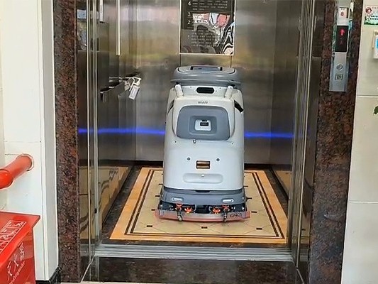 科技館的 "地面安全員"：坦力機(jī)器人黃金周守護(hù) 8 萬腳步