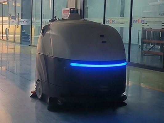 保潔員看了都服！坦力工廠自動掃地機器人 "卷" 翻高鐵站