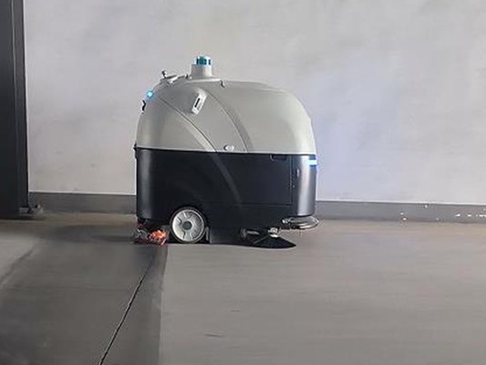 王楚欽孫穎莎晉級八強，坦力無人駕駛洗掃車清潔秀 “新招”！