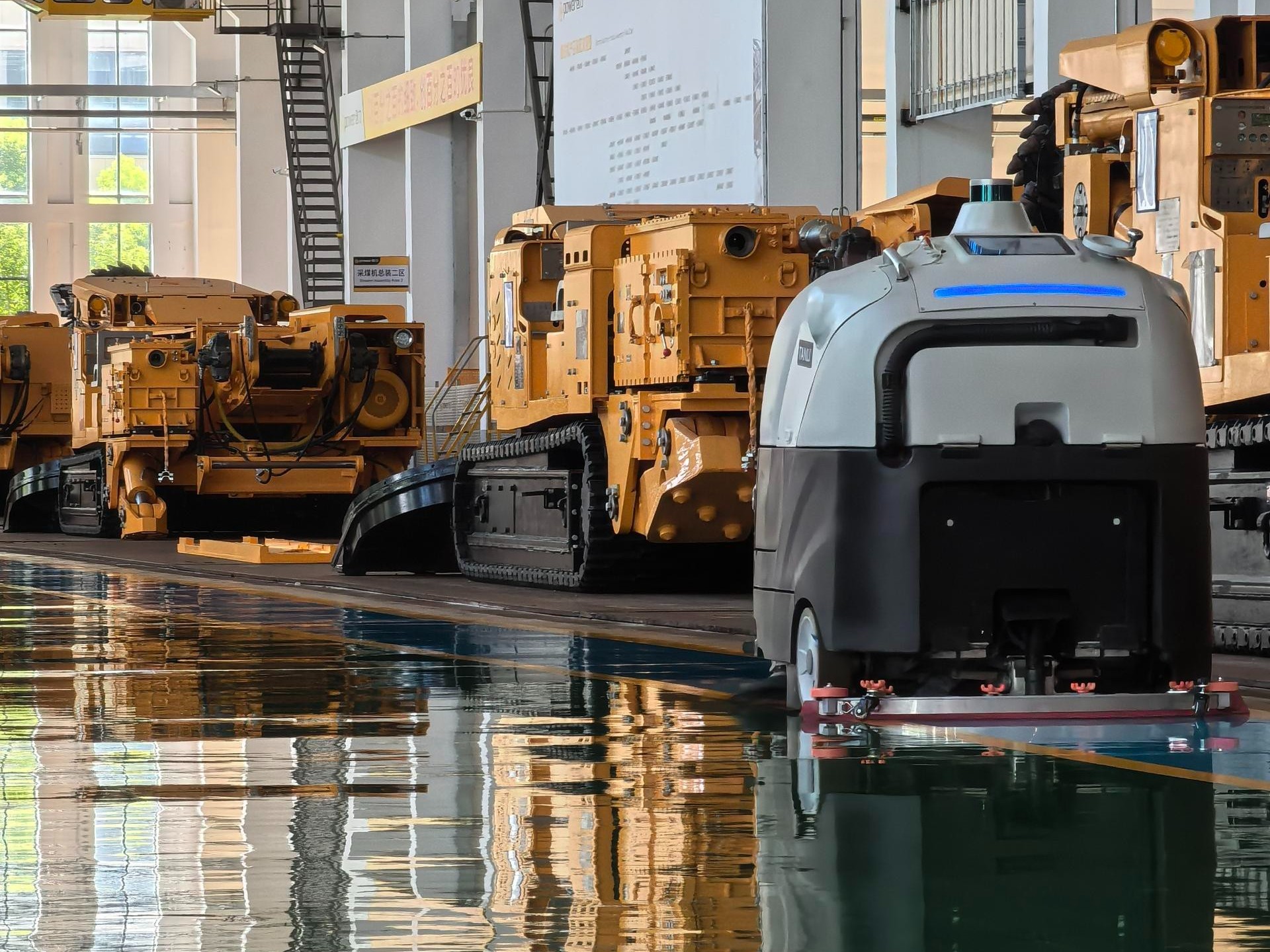 廣東黑燈工廠半夜無人打掃？坦力工業洗地機器人破解 “無人清潔” 困局