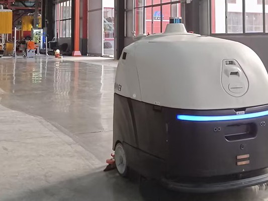 坦力工業(yè)用洗地機(jī)器人：我能與AGV互聯(lián)，解決企業(yè)清潔難題